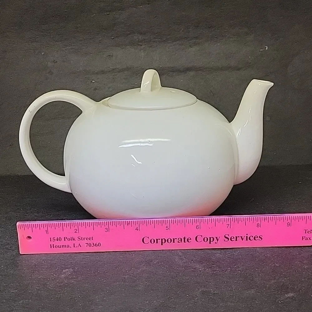 White‎ Teapot With 2 Syracuse China Cups